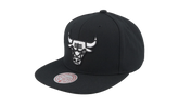 NBA Evergreen Black White Snapback Cap "Chicago Bulls - Black" HS8547 CBUBLCK