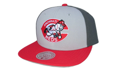 MLB Triple Play Cooperstown "Reds" HY11519-CREGREY_OS