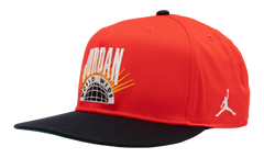 Jordan Essentials Pro Structured Flat Bill Hat "Chile Red / Kelly Green / Sail" IF3508 673