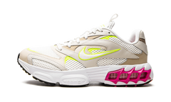 WMNS Zoom Air Fire"Summit White and Total Orange" CW3876 106