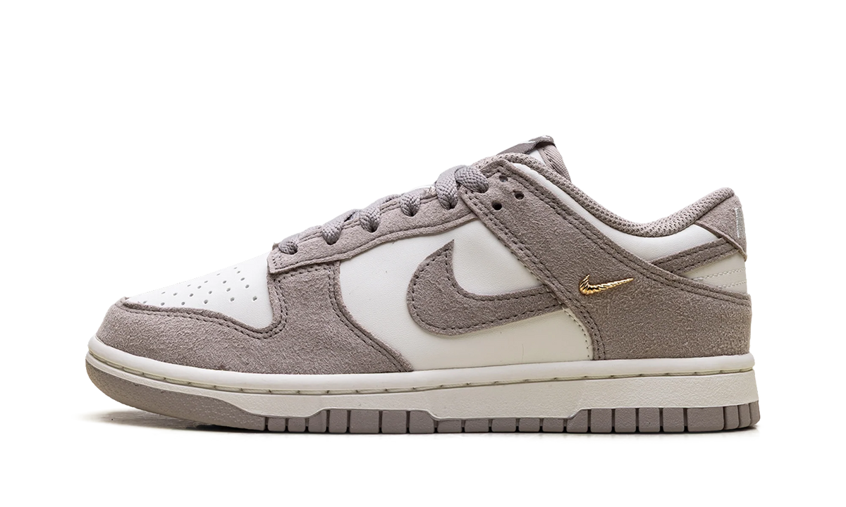 Dunk Low WMNS"Malt Gold Mini Swoosh" IB4417 105