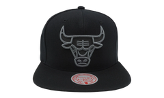 NBA Blackout Reflective Snapback Cap "Chicago Bulls - Black" 6HSSBC20053 CBUBLCK