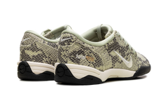 Total 90 SE WMNS"Olive Aura Pale Ivory" IB4204 301