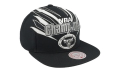 NBA Hardwood Classics 98 Champ Flipside Snapback Cap "Chicago Bulls - Black / White" HS8711 CBUBKWH
