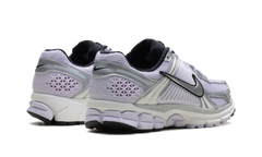 Zoom Vomero 5 WMNS"Barely Grape Photon Dust Summit White Metallic Silver" IB7253 500