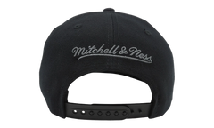 NBA Blackout Reflective Snapback Cap "Chicago Bulls - Black" 6HSSBC20053 CBUBLCK