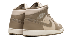 1 Mid "LEGEND LIGHT BROWN" HF4830 203